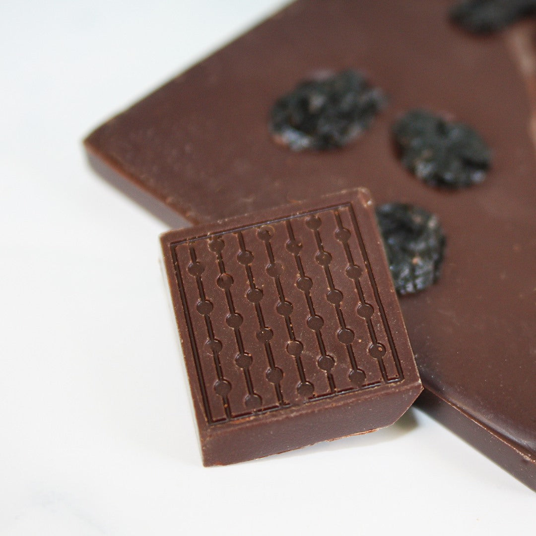 65% Dark Choc w/Dried Cherries 57 gr - Lewis Pogue